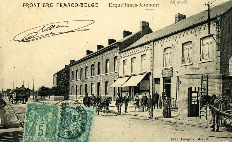 Nous voici aux bureaux des douanes françaises ,situés aux deux tiers de la rue d'Erquelinnes.
Les douaniers et passants posent pour la photo.
Photo prise vers 1912. Rue_d_Erquelinnes_003.jpg